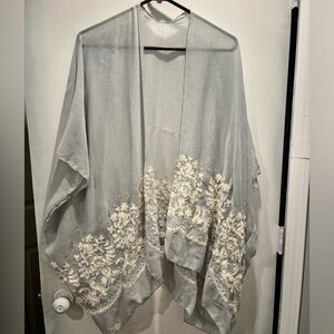 Women’s embroidered kimono, never worn